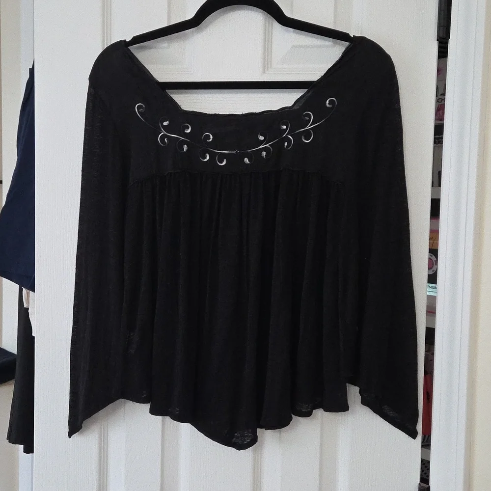 FREE PEOPLE BED OF ROSES FLOWY SEMI SHEER BELL SLEEVES FLORAL EMBROIDERY